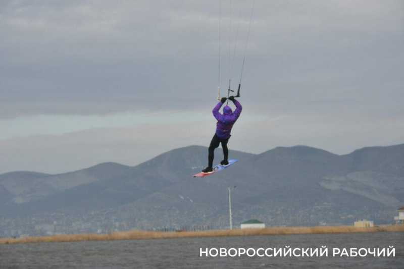 Море, парус и шторм. Новороссийск ждет усиления ветра. Фоторепортаж &laquo;НР&raquo;