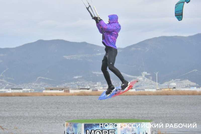 Море, парус и шторм. Новороссийск ждет усиления ветра. Фоторепортаж &laquo;НР&raquo;