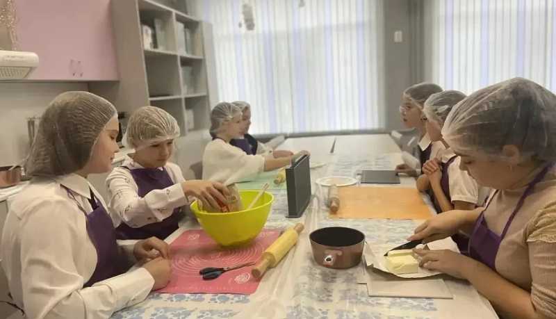 На Кубани в 2025 году обновили 425 профильных кабинетов в школах