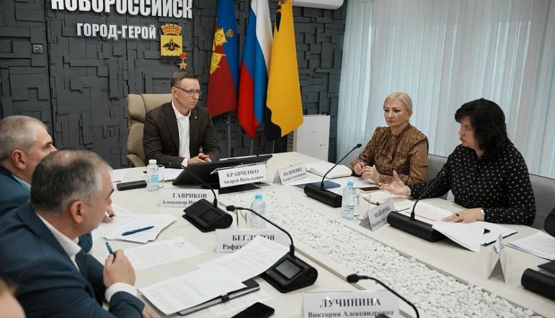 На планерном совещании обсудили развитие промышленного туризма, ремонт детских площадок и создание цифрового двойника города