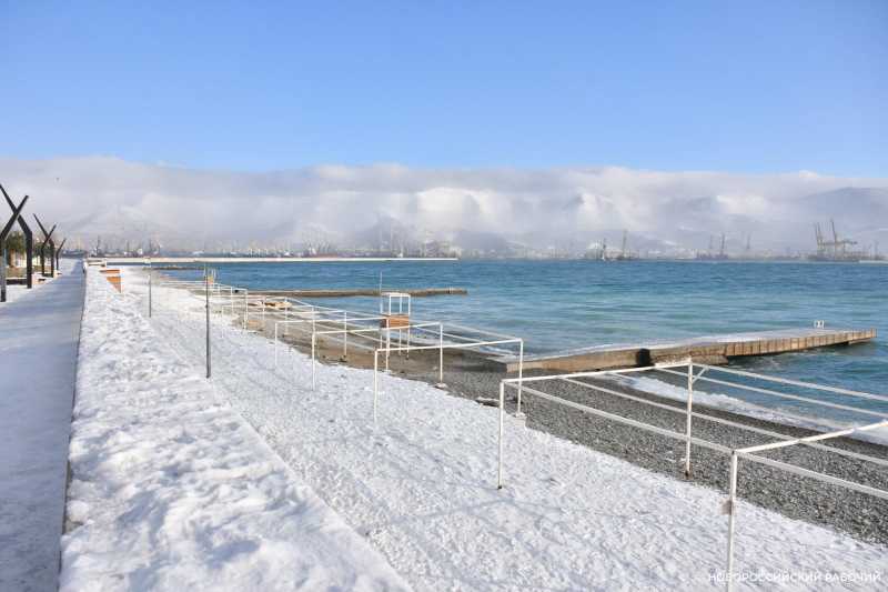 На пляжах Новороссийска наступил мертвый сезон