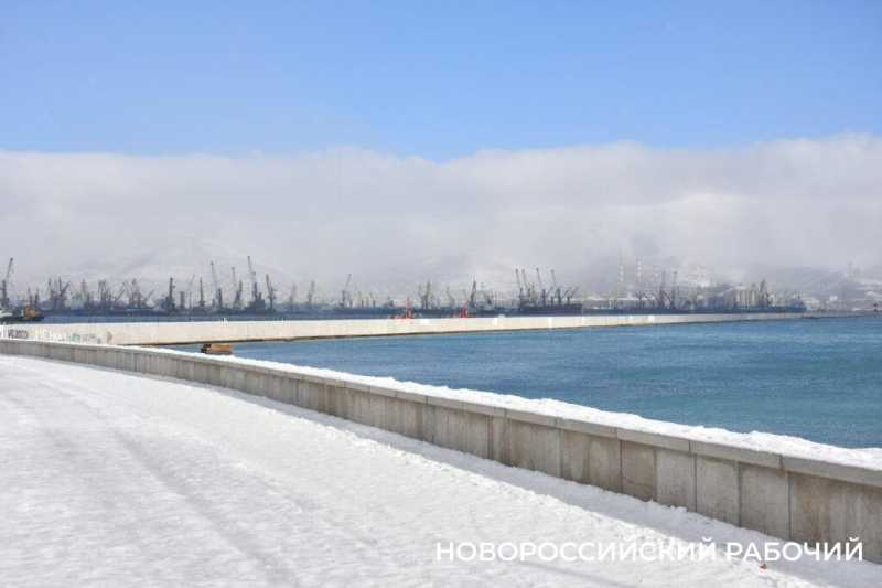 На пляжах Новороссийска наступил мертвый сезон