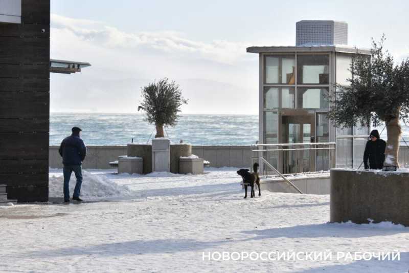 На пляжах Новороссийска наступил мертвый сезон