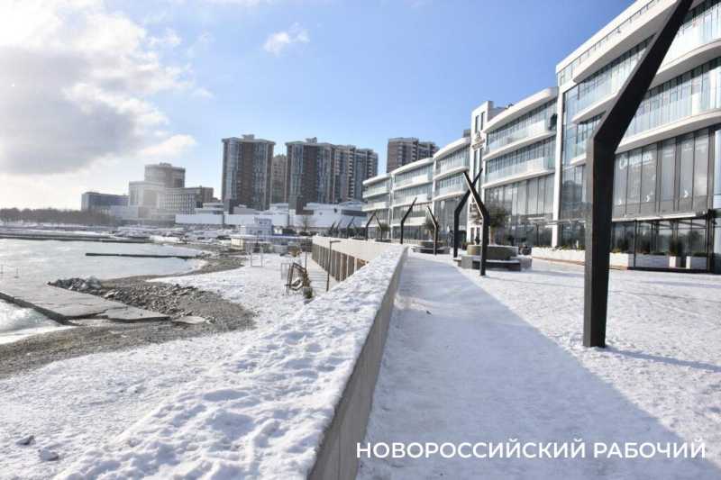 На пляжах Новороссийска наступил мертвый сезон