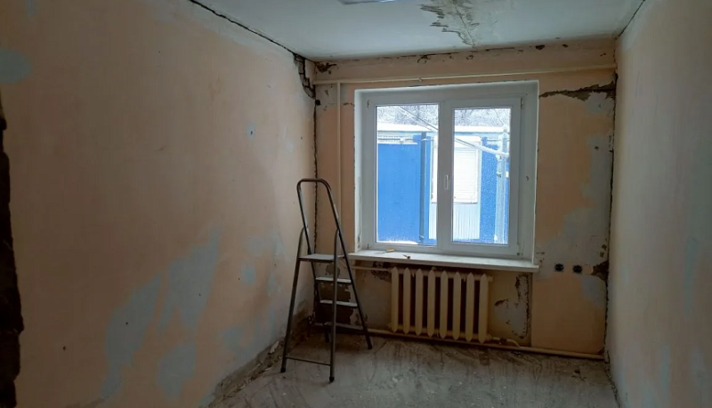 На стадионе &laquo;Строитель&raquo; начаты работы по ремонту административных зданий и раздевалок