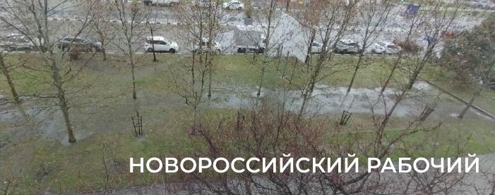 На улицу выходить не хочется! В Новороссийске мокро, тепло и ветрено