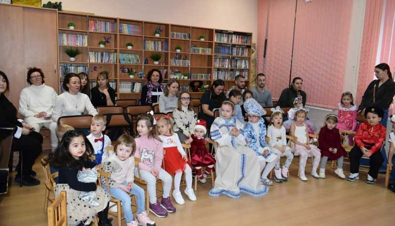 Новогодние каникулы для всей семьи: праздник для самых маленьких читателей и их родителей подготовили в библиотеке Новороссийска