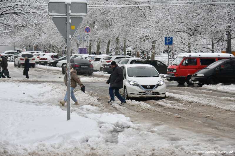 Новороссийцев просят не выходить из дома, если нет крайней необходимости