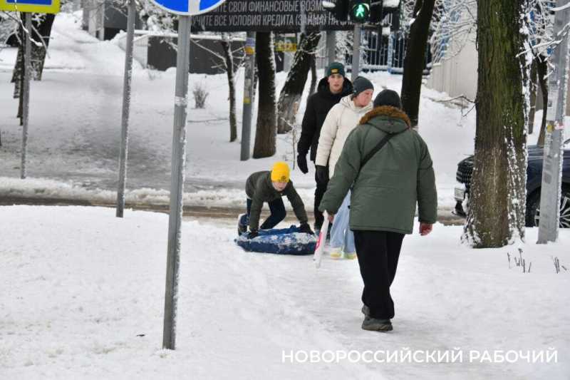 Новороссийск пользуется моментом и лепит баб! Фоторепортаж &laquo;НР&raquo;