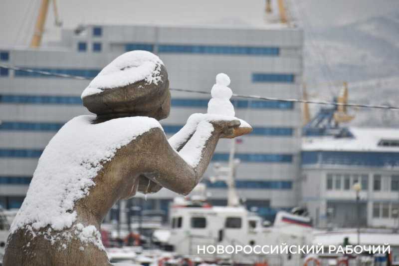 Новороссийск пользуется моментом и лепит баб! Фоторепортаж &laquo;НР&raquo;