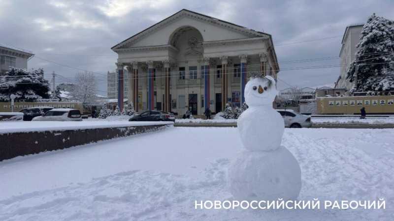 Новороссийск пользуется моментом и лепит баб! Фоторепортаж &laquo;НР&raquo;