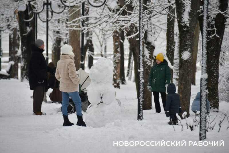 Новороссийск пользуется моментом и лепит баб! Фоторепортаж &laquo;НР&raquo;