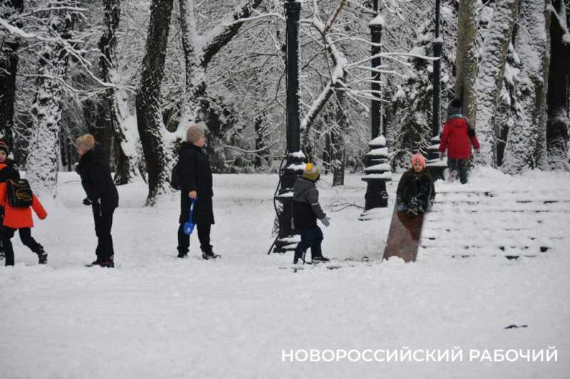 Новороссийск пользуется моментом и лепит баб! Фоторепортаж &laquo;НР&raquo;