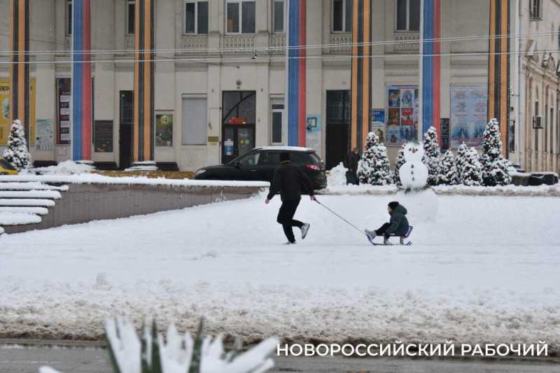 Новороссийск пользуется моментом и лепит баб! Фоторепортаж &laquo;НР&raquo;