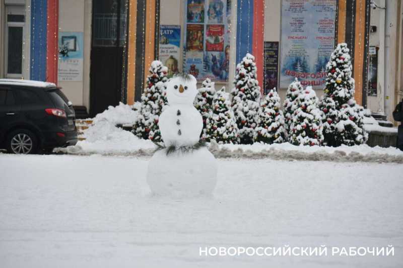 Новороссийск пользуется моментом и лепит баб! Фоторепортаж &laquo;НР&raquo;