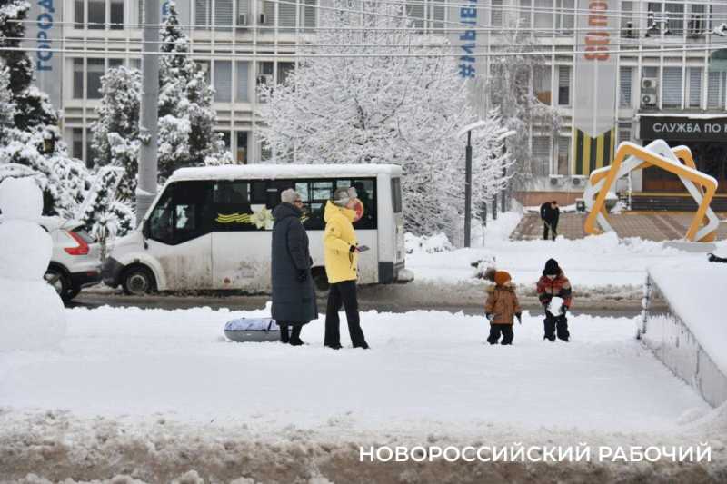 Новороссийск пользуется моментом и лепит баб! Фоторепортаж &laquo;НР&raquo;