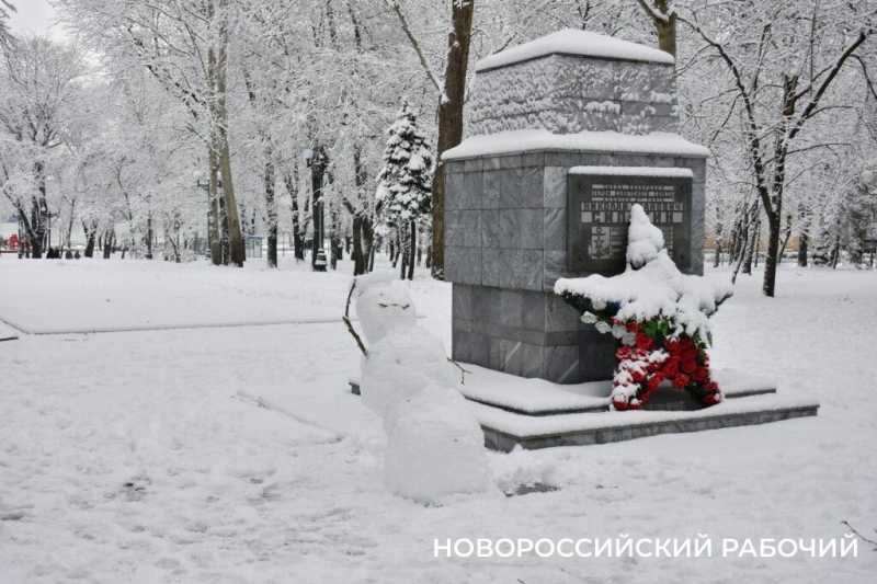 Новороссийск пользуется моментом и лепит баб! Фоторепортаж &laquo;НР&raquo;