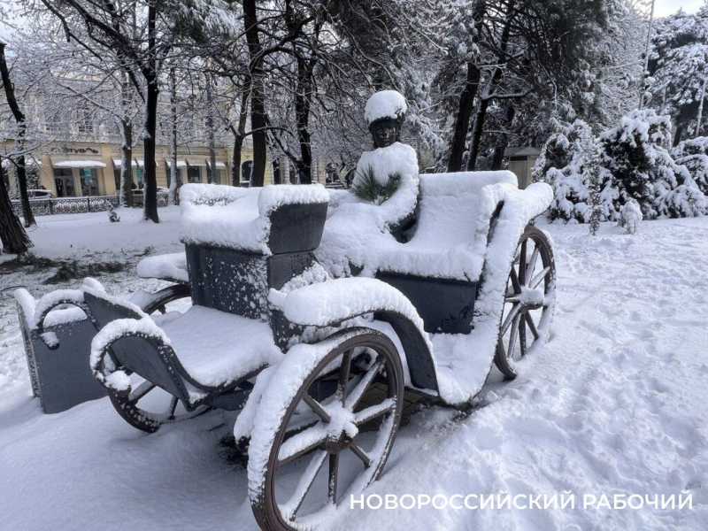 Новороссийск пользуется моментом и лепит баб! Фоторепортаж &laquo;НР&raquo;