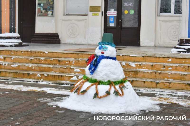 Новороссийск пользуется моментом и лепит баб! Фоторепортаж &laquo;НР&raquo;