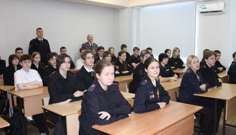 Новороссийские полицейские и общественники присоединились к акции &laquo;Студенческий десант&raquo;