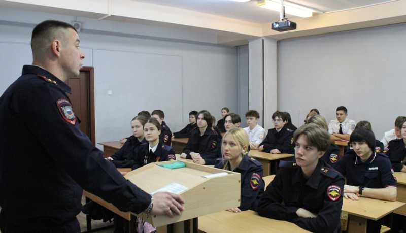 Новороссийские полицейские и общественники присоединились к акции &laquo;Студенческий десант&raquo;