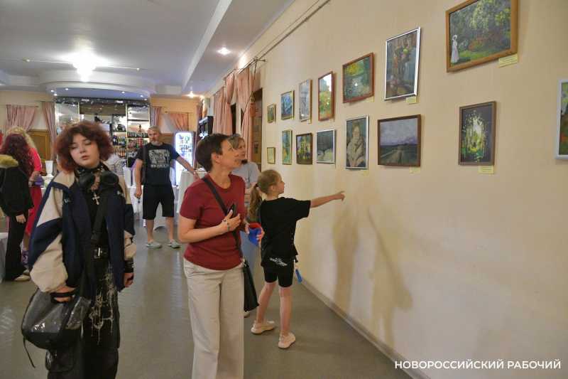 О выставочном зале в Новороссийске, бесплатных мероприятиях и нашей культуре