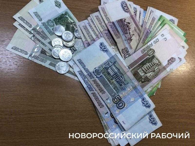 Пенсионер из Новороссийска доверил карту приятелю и лишился 600 тысяч рублей