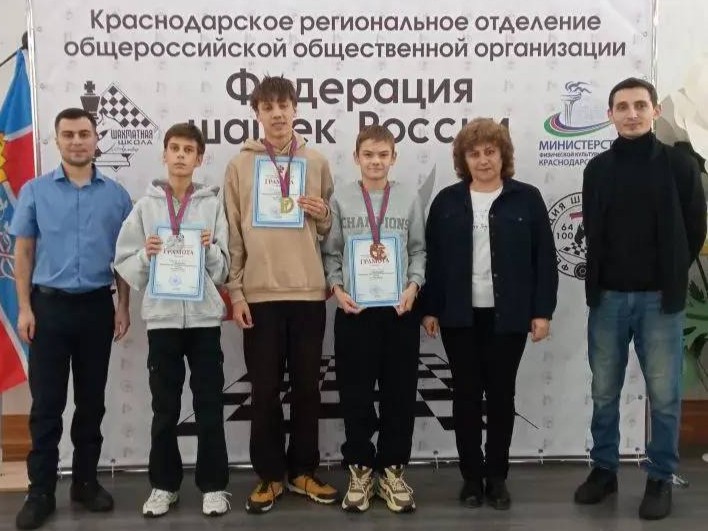 Пять новороссийцев завоевали 10 медалей краевого первенства по шашкам