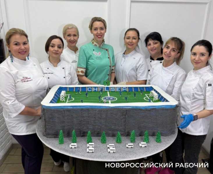 Плющенко был в восторге! Кондитер из Новороссийска делала торт Гном Гномычу