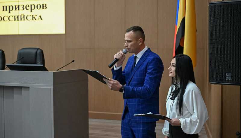 Победителям и призерам Чемпионата и Кубка города-героя Новороссийска по мини-футболу среди любительских команд вручили заслуженные награды