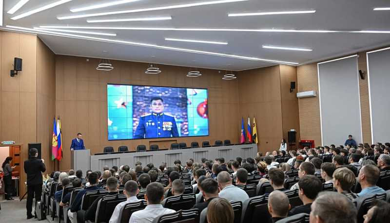 Победителям и призерам Чемпионата и Кубка города-героя Новороссийска по мини-футболу среди любительских команд вручили заслуженные награды