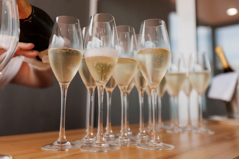 Почти 300 млн рублей поступило в бюджет Краснодарского края от лицензирования розничной продажи алкоголя в 2025 году