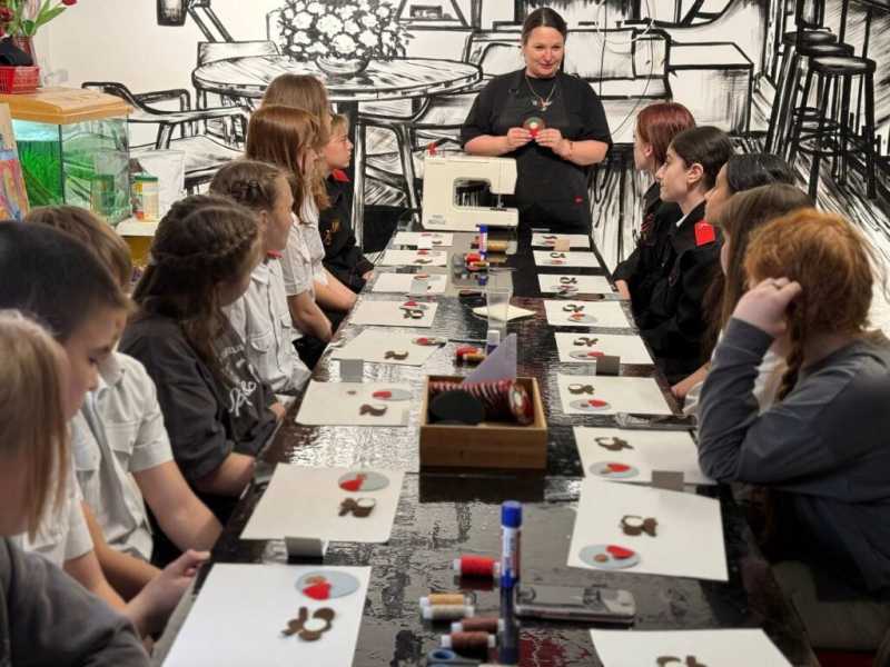 Под Новороссийском бойцам СВО шьют&hellip; Чебурашек. Можно присоединиться!