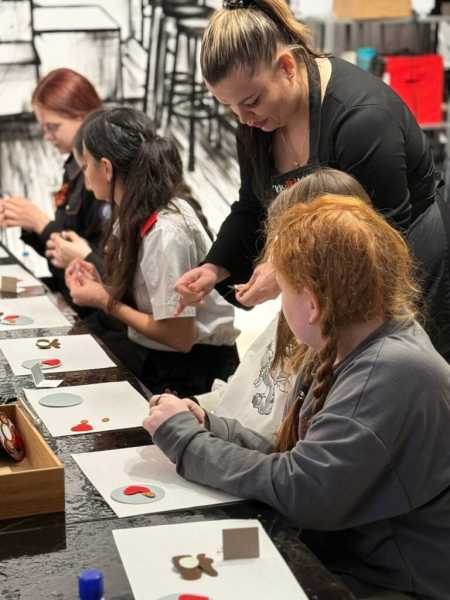 Под Новороссийском бойцам СВО шьют&hellip; Чебурашек. Можно присоединиться!