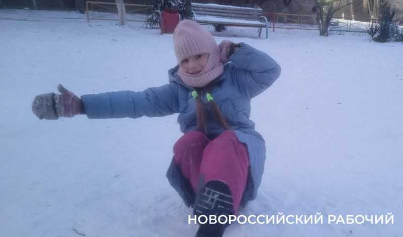 Русская плясовая помогла не замерзнуть на остановке в Новороссийске