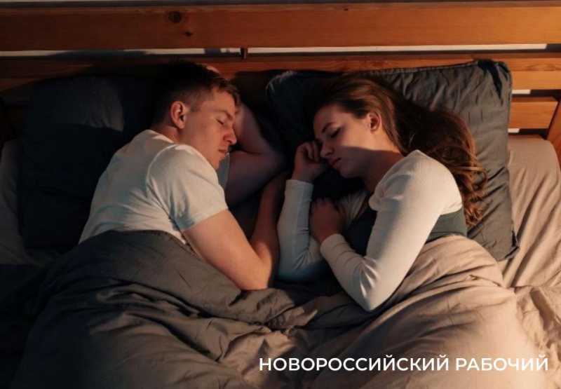 Сон под одним одеялом: когда близость мешает сну и отношениям