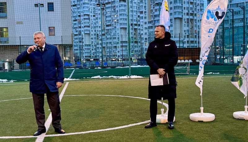&laquo;Спортивная студенческая ночь&raquo;: товарищеский футбольный матч провели в городе-герое Новороссийске в честь Дня российского студенчества
