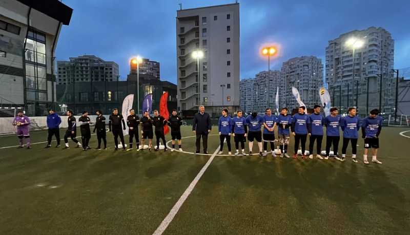 &laquo;Спортивная студенческая ночь&raquo;: товарищеский футбольный матч провели в городе-герое Новороссийске в честь Дня российского студенчества