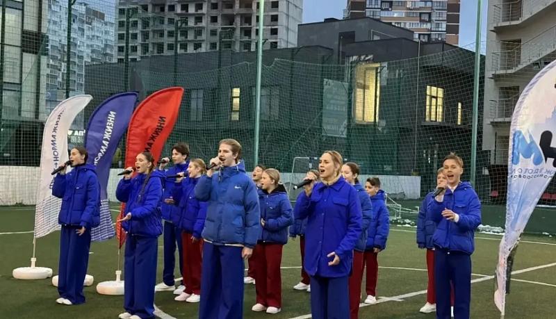 &laquo;Спортивная студенческая ночь&raquo;: товарищеский футбольный матч провели в городе-герое Новороссийске в честь Дня российского студенчества