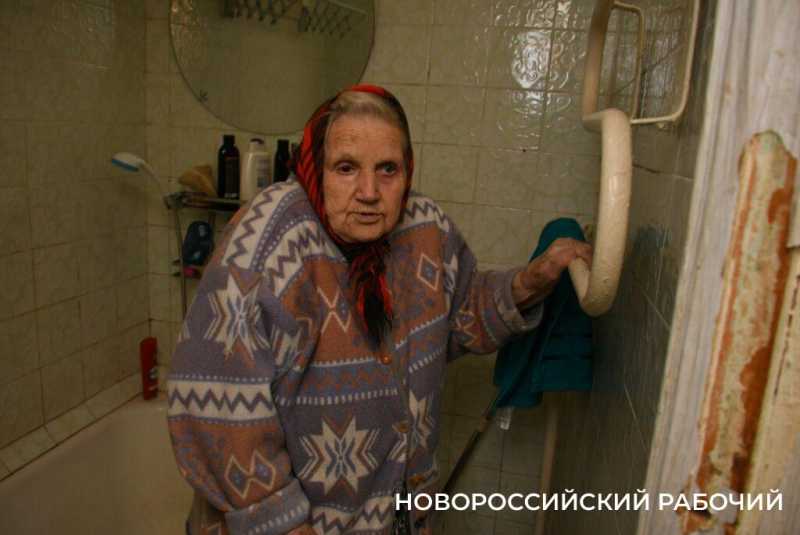 &laquo;Три года платим за холодные батареи!&raquo; Бабушка из Новороссийска в 91 год борется за тепло
