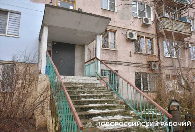 &laquo;Три года платим за холодные батареи!&raquo; Бабушка из Новороссийска в 91 год борется за тепло