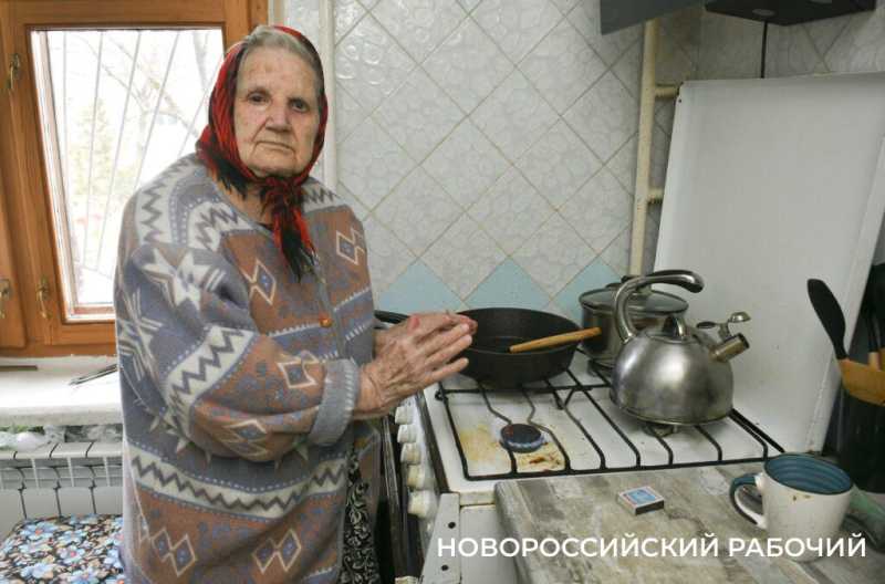 &laquo;Три года платим за холодные батареи!&raquo; Бабушка из Новороссийска в 91 год борется за тепло