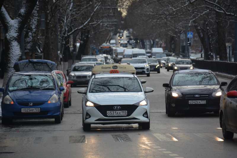 В гололед в Новороссийске выросли цены на такси