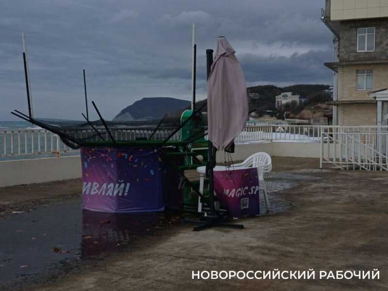 В курортном пригороде Новороссийска бушует первый шторм в этом году