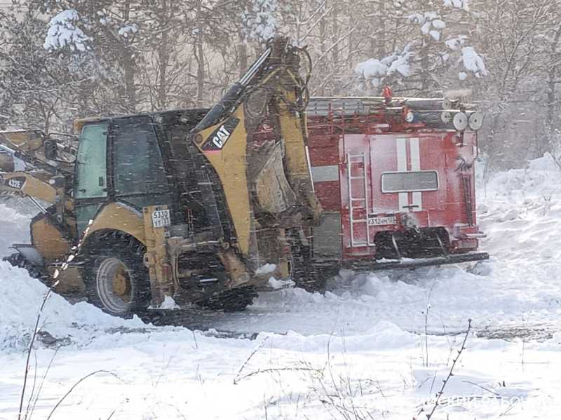 В Новороссийске 13 человек застряли на автомобилях в районе телебашни. Покатались на санках?