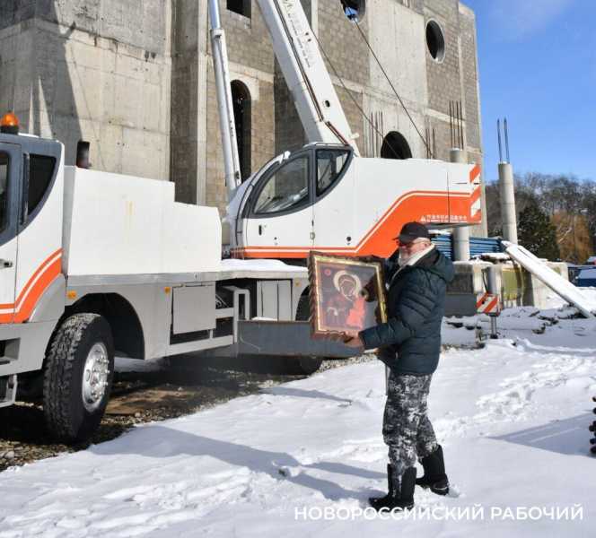 В Новороссийске храм назовут в честь подаренной старинной Тихвинской иконы Божией матери