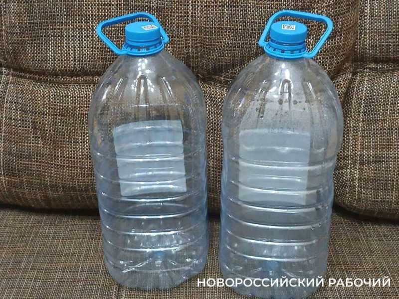 В Новороссийске &laquo;пятишки&raquo; из-под воды превратили в экологическую елку