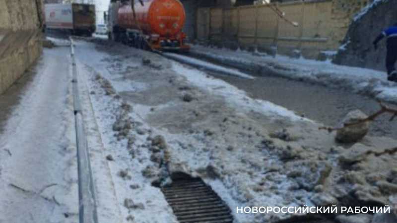 В Новороссийске после снегопада надо срочно зачищать ливневки