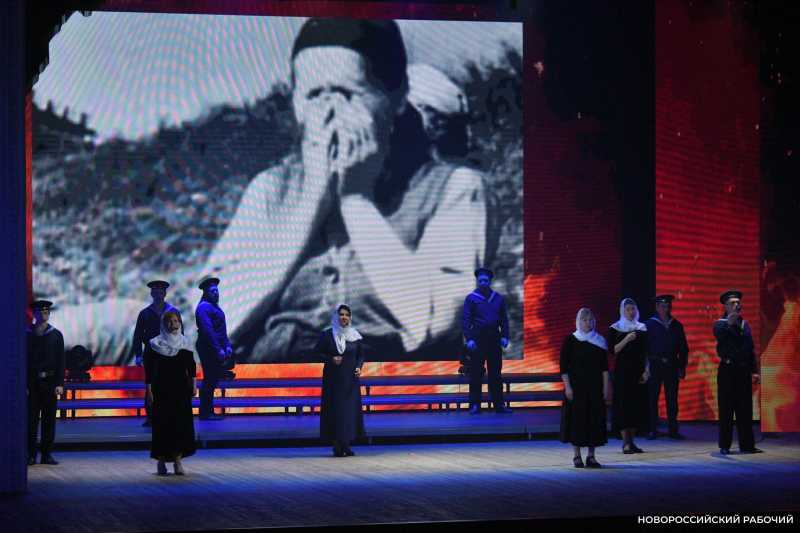 В Новороссийске прошла премьера спектакля про два легендарных десанта