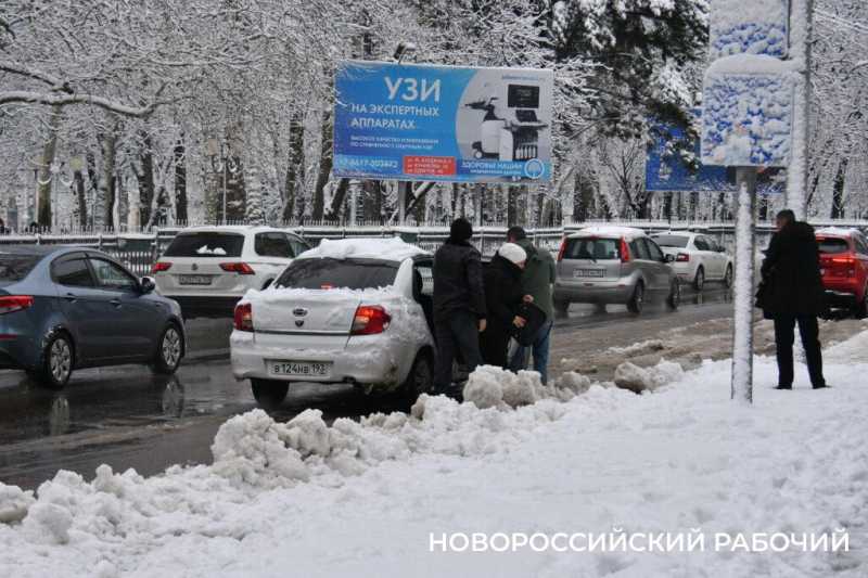 В Новороссийске стихию удается победить не везде. Фоторепортаж &laquo;НР&raquo;
